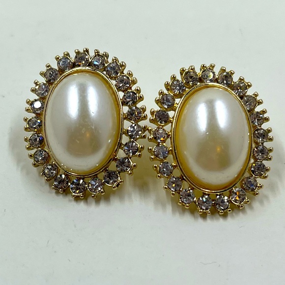 Gorgeous Vintage Y2K Pearl and Rhinestone Large Halo Style Earrings - Picture 4 of 6